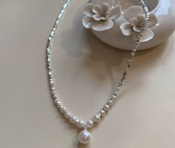 Moonlight Lover, niche, light luxury, pearl gradient, broken silver necklace, high-end feeling, collarbone chain