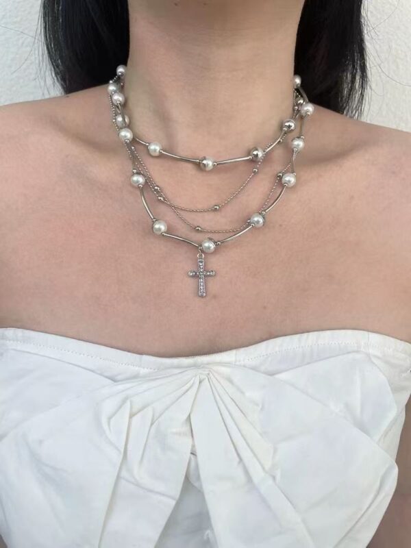 Multi-layered stacked French pearl cross pendant necklace with a retro design, a high-end and elegant choker that goes with everything.